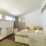 شقة Charming Duplex In