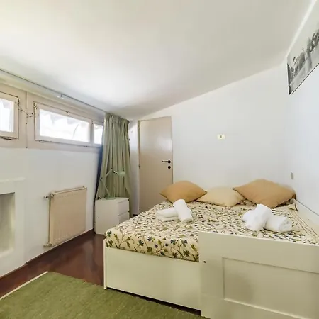 Апартаменты Charming Duplex In
